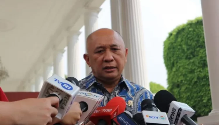 Menteri Koperasi dan Usaha Kecil dan Menengah (UKM) Teten Masduki di Istana Kepresidenan Jakarta, Senin (18/7/2022). ANTARA/Desca Lydia Natalia