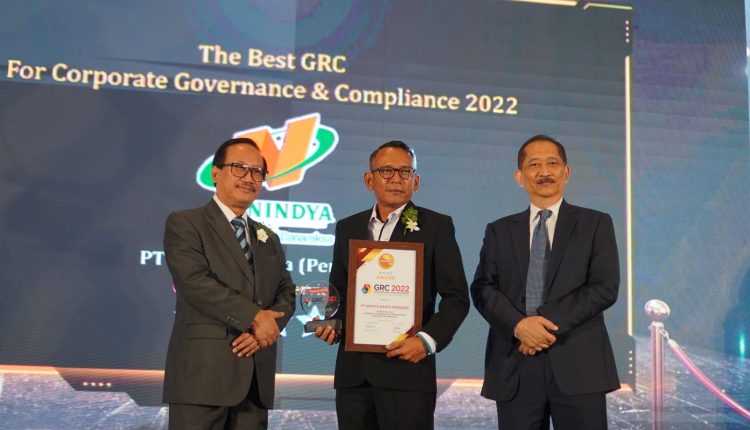 Nindya Karya saat menerima penghargaan GRC & Performance Excellence Award 2022. (Businessnews Indonesia)