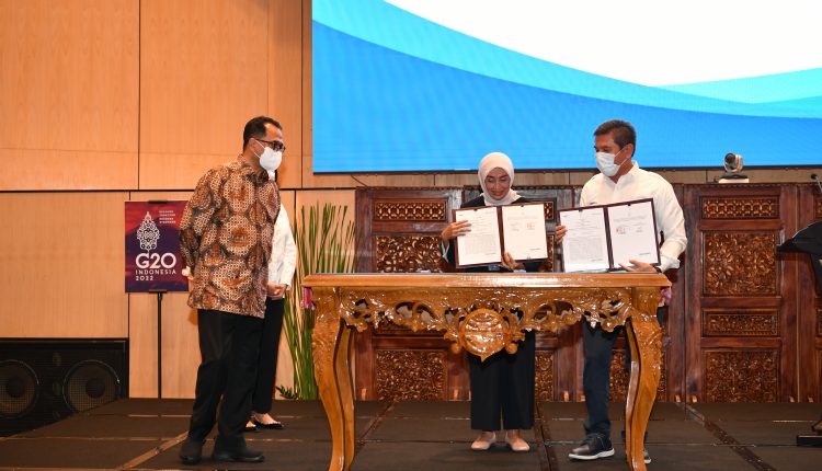 Pelindo dan ASDP melakukan penandatanganan Memorandum of Understanding (MoU). (Dok. BUMN)