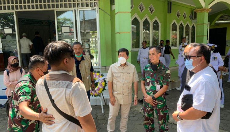 Direktur Utama Pertamina Patra Niaga, Alfian Nasution, mengunjungi rumah keluarga korban kecelakaan. (Dok. BUMN)