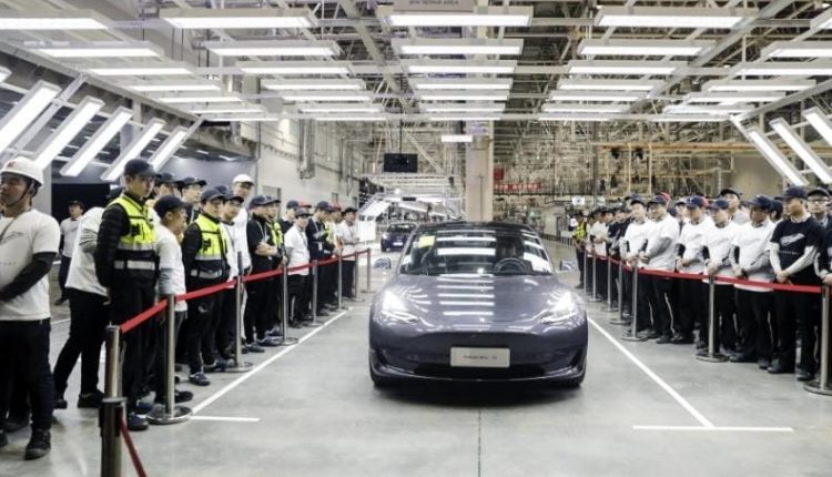 Tesla Tingkatkan Produksi Saat Saingannya Luncurkan EV Baru