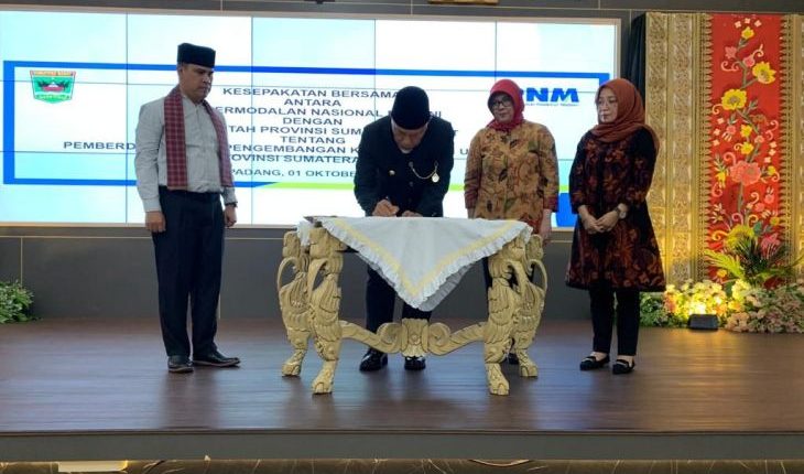 PT PNM bersama Pemerintah Provinsi Sumatera Barat melakukan kerja sama pemberdayaan dan pengembangan. (dok. ANTARA)