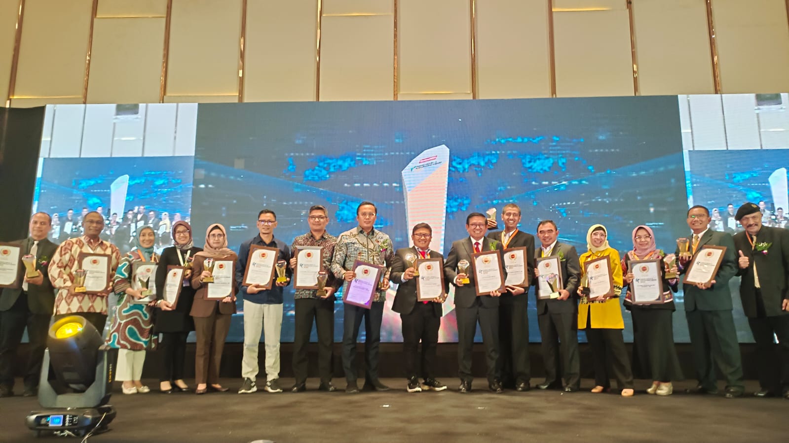 36 Perusahaan BUMN, BUMD, dan Swasta Raih Penghargaan Human Capital & Performance Award 2022