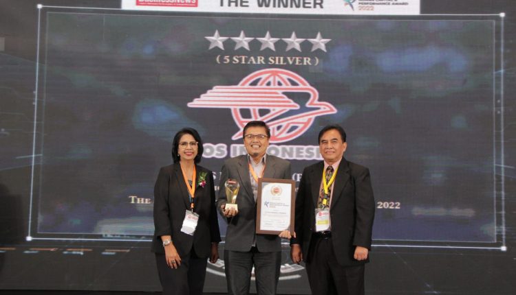 Pos Iindonesia saat menerima penghargaan Human Capital & Performance Award 2022.
