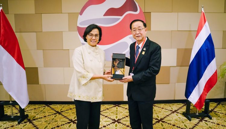 Menkeu Sri Mulyani Lakukan Pertemuan Bilateral dengan Menteri Keuangan Thailand