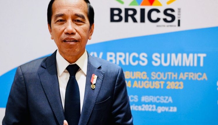 Presiden Jokowi menegaskan bahwa Indonesia masih akan mengkaji serta memempertimbangkan keikutsertaannya untuk menjadi anggota BRICS. (Foto: Setpres).