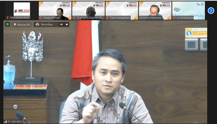 Direktur Manajemen Risiko PT SMI, Pradana Murti dalam penjurian GRC Award 2023.