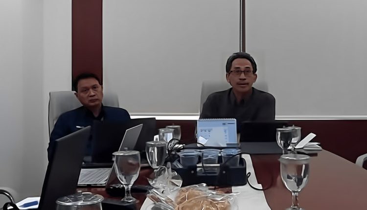 Direktur Utama Askrindo Syariah, Kokok Alun Akbar (kanan) dan Direktur Keuangan Askrindo Syariah, Subagio Istiarno (kiri) dalam penjurian GRC Award 2023.