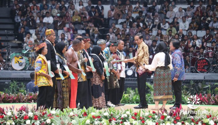 Presiden Jokowi Serahkan Perjanjian Kemitraan Kehutanan Perhutani di Festival LIKE (Dok : Perhutani)