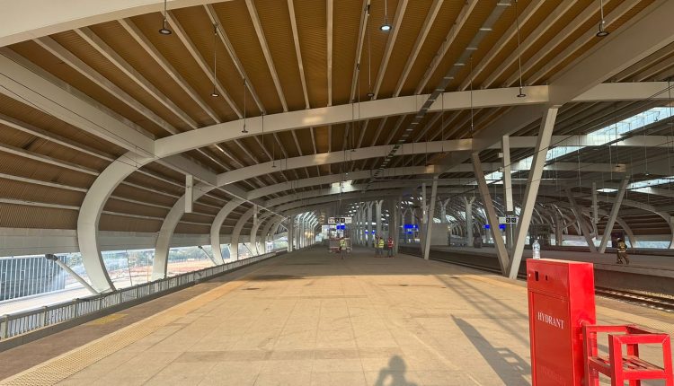 Kondisi terkini Stasiun Halim usai insiden kebakaran (11/9).