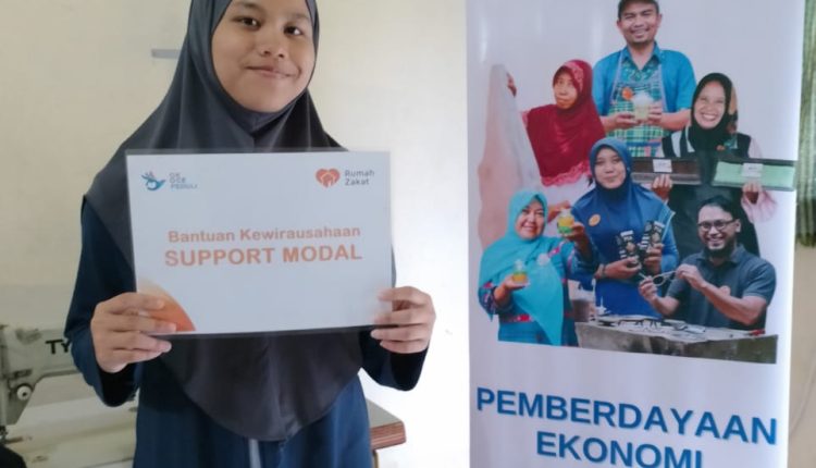 OK OCE Peduli dan Rumah Zakat Berikan Dukungan Kewirausahaan dan Pendampingan untuk Masyarakat (Foto penerima manfaat)