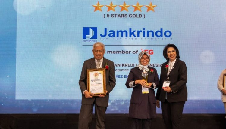Kepemimpinan yang Ambidex Jadi Fokus Strategi, Jamkrindo Raih Penghargaan Human Capital & Performance Award 2023