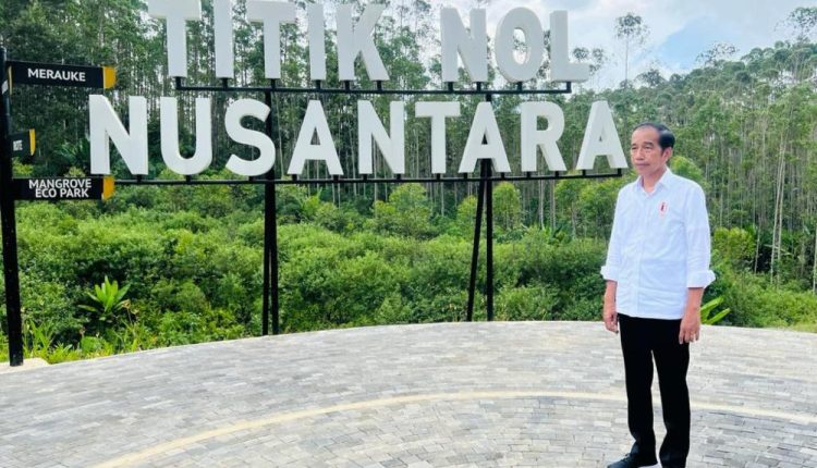 Presiden Joko Widodo atau Jokowi meninjau pembangunan infrastruktur kawasan Ibu Kota Nusantara (IKN) di Kabupaten Penajam Paser Utara, Provinsi Kalimantan Timur pada Selasa (25/10/2022)./Dok: Istimewa