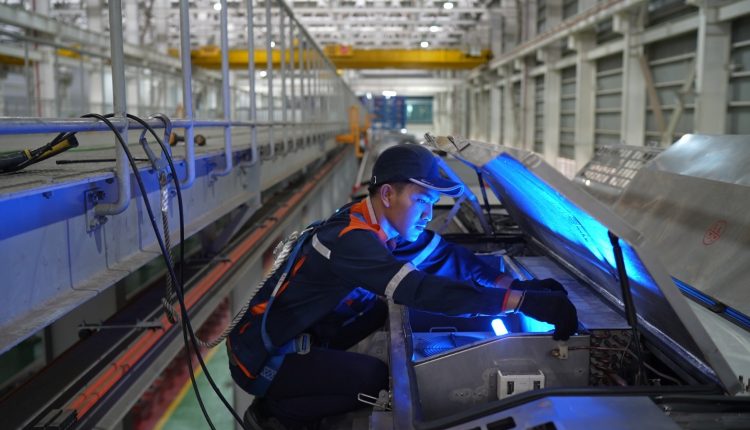 KAI dan INKA Kerjasama Pemeliharaan 31 Trainset LRT Jabodebek