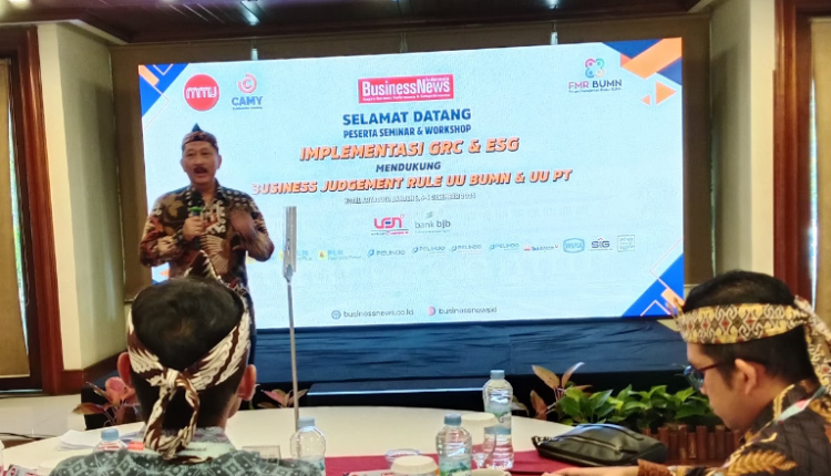 Ketua Penyelenggara, Irnanda Laksanawan, pada acara Workshop dan Seminar yang berjudul “Implementasi GRC & ESG mendukung Business Judgment Rule UU BUMN dan UU PT” yang dilaksanakan selama 2 hari (5-6 Desember 2024) di Hotel Aryaduta, Bandung.